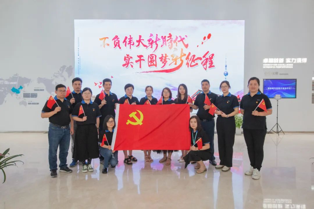 堅(jiān)定理想信念、傳承奮斗精神